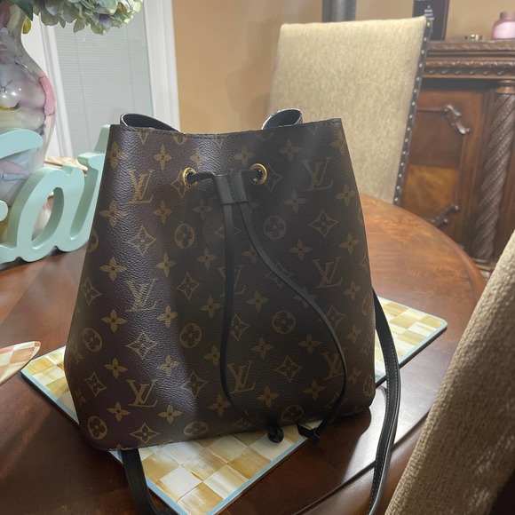 Louis Vuitton Handbags - Authentic NeoNoe Louis Vuitton Bag
